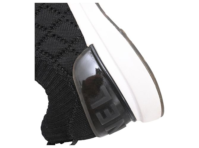 Chanel Low-Top-Sneaker aus gestepptem Strick in Schwarz aus Polyester - Ansicht 19