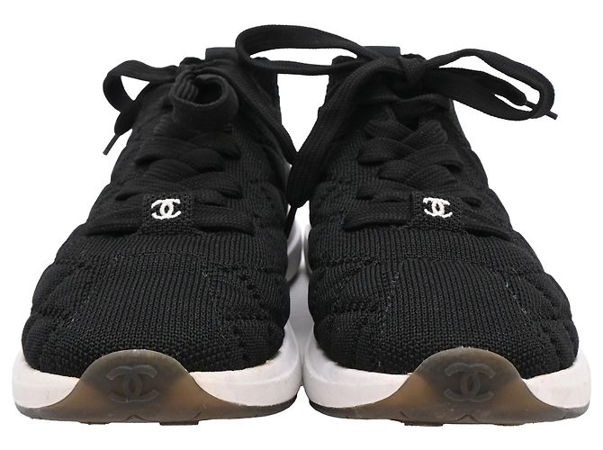 Chanel Low-Top-Sneaker aus gestepptem Strick in Schwarz aus Polyester - Ansicht 2