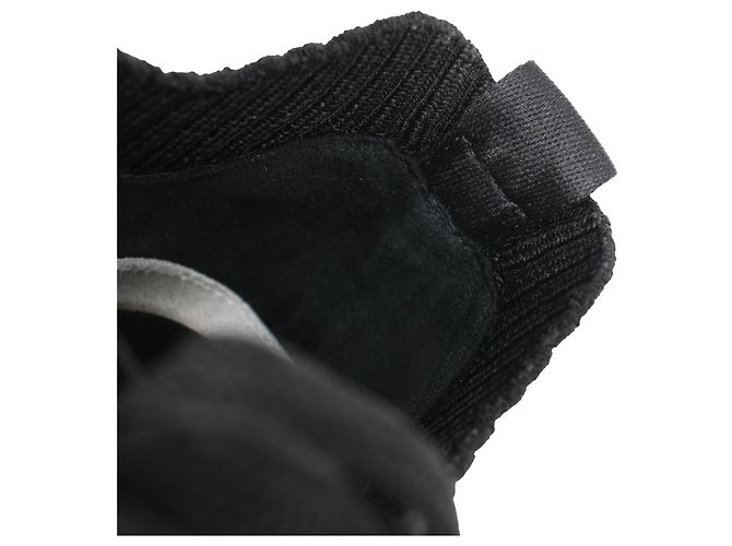 Chanel Low-Top-Sneaker aus gestepptem Strick in Schwarz aus Polyester - Ansicht 22