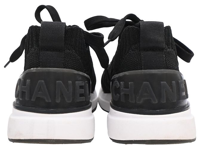 Chanel Low-Top-Sneaker aus gestepptem Strick in Schwarz aus Polyester - Ansicht 3