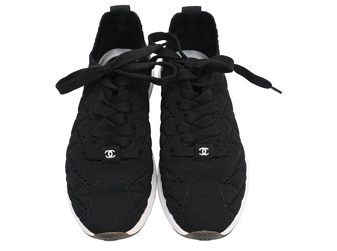 Chanel Low-Top-Sneaker aus gestepptem Strick in Schwarz aus Polyester - Ansicht 5
