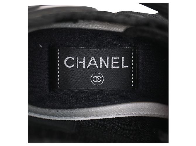 Chanel Low-Top-Sneaker aus gestepptem Strick in Schwarz aus Polyester - Ansicht 8