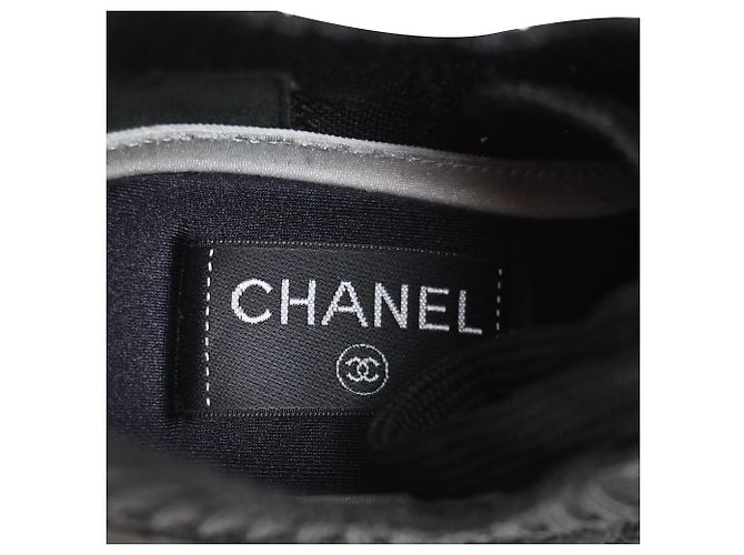 Chanel Low-Top-Sneaker aus gestepptem Strick in Schwarz aus Polyester - Ansicht 9
