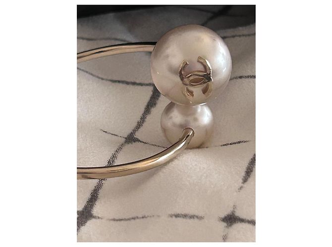 Chanel Armreif mit Perlen und CC-Logo Weiß Golden - Ansicht 3