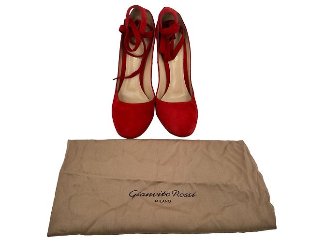Décolleté con punta tonda e cinturini Gianvito Rossi in scamosciato rosso - vista 12