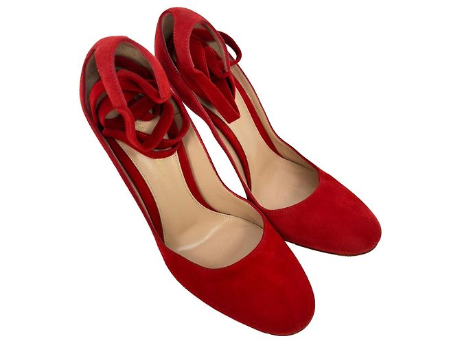 Décolleté con punta tonda e cinturini Gianvito Rossi in scamosciato rosso - vista 5