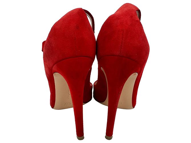 Décolleté con punta tonda e cinturini Gianvito Rossi in scamosciato rosso - vista 6
