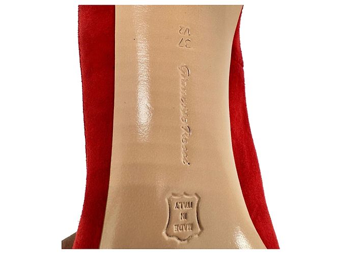 Décolleté con punta tonda e cinturini Gianvito Rossi in scamosciato rosso - vista 9