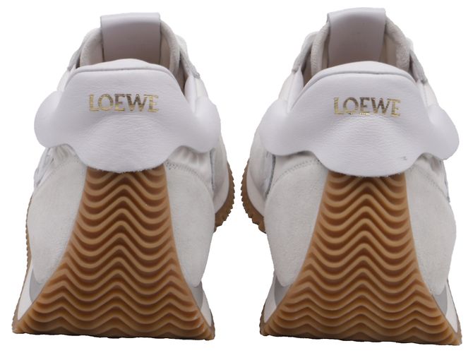 Baskets Loewe Flow Runner en daim blanc Écru - vue 3