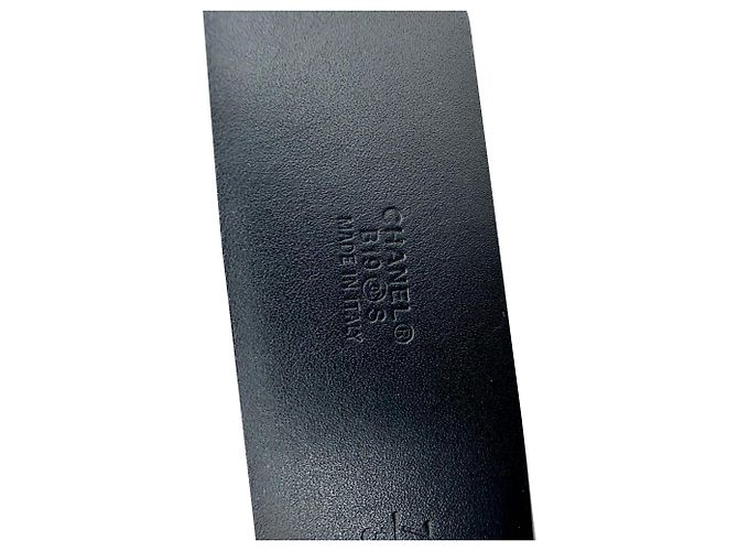 Timeless Cinturón Chanel de cuero negro con hebilla CC adornada con perlas falsas - vista 6