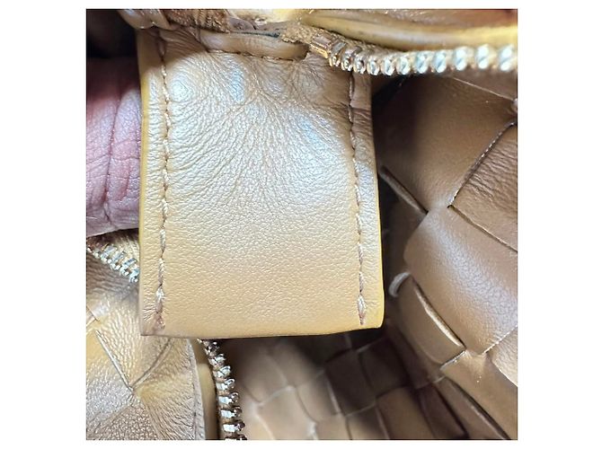 Mini borsa a tracolla Loop di Bottega Veneta in agnello marrone - vista 12