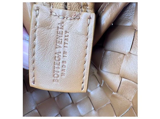Mini borsa a tracolla Loop di Bottega Veneta in agnello marrone - vista 13