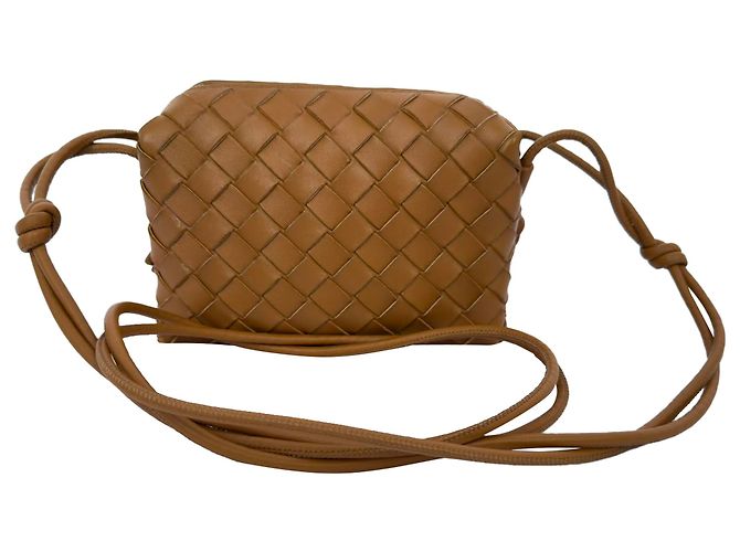 Mini borsa a tracolla Loop di Bottega Veneta in agnello marrone - vista 2