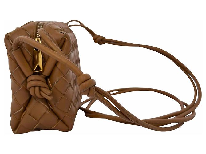 Mini borsa a tracolla Loop di Bottega Veneta in agnello marrone - vista 5