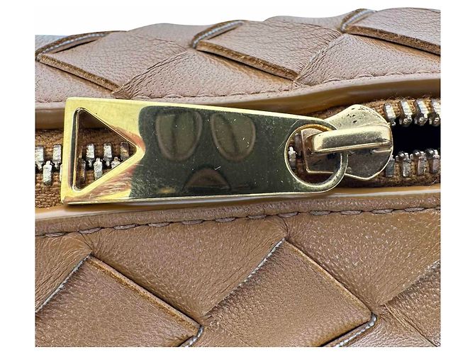 Mini borsa a tracolla Loop di Bottega Veneta in agnello marrone - vista 9