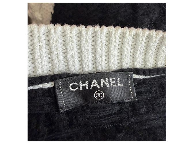 Chanel 21A Metiers D'Art Runway Pullover aus schwarzer Wolle - Ansicht 4