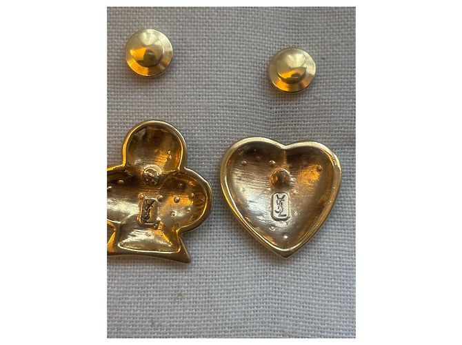 Yves Saint Laurent Paire de broches cœur et trèfle en métal doré et strass Argenté - vue 5