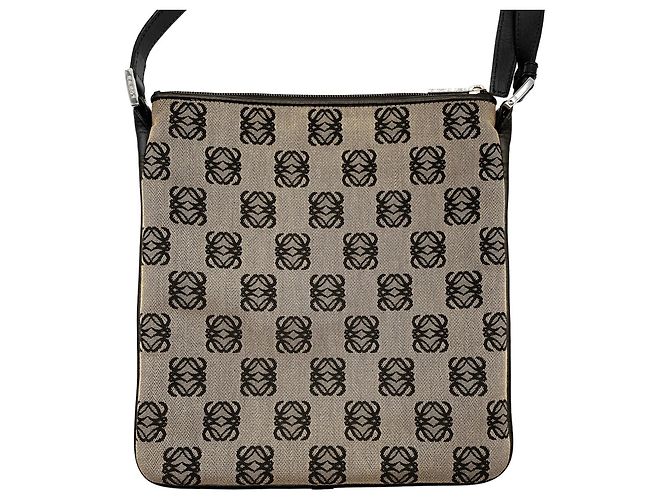 Bolsa de ombro em canvas Anagram Loewe Marrom Preto - vista 2