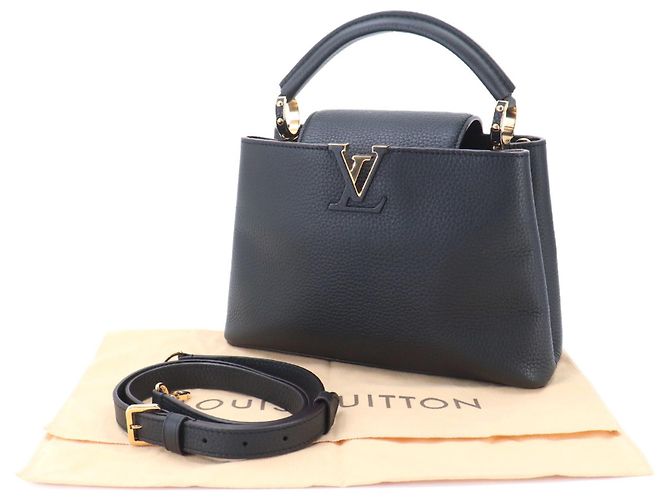 Borsa Louis Vuitton Capucines BB in pelle Taurillon nera Nero - vista 2