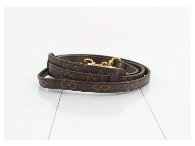 Louis Vuitton Bandouliere Monogram Canvas 118 cm Castaño - vista 2