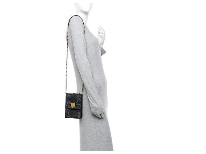 Bolsa de flap em couro preto com studs Dior Diorama Vertical - vista 9