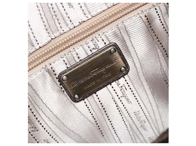 Borsa LOUIS VUITTON Gancini in pelle argento LV Auth ar14110 - vista 17