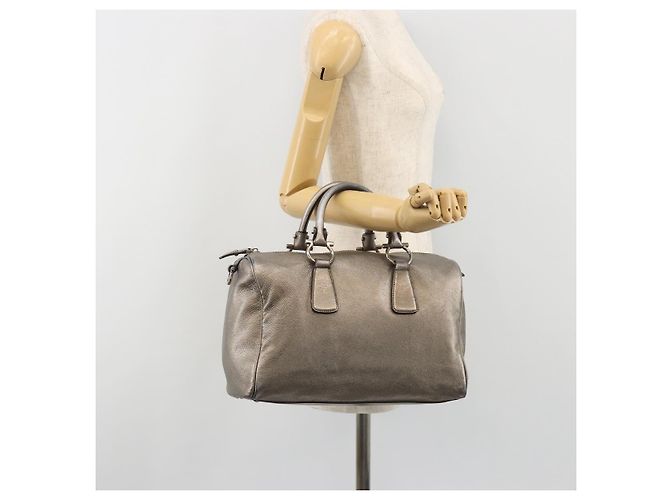 Borsa LOUIS VUITTON Gancini in pelle argento LV Auth ar14110 - vista 24