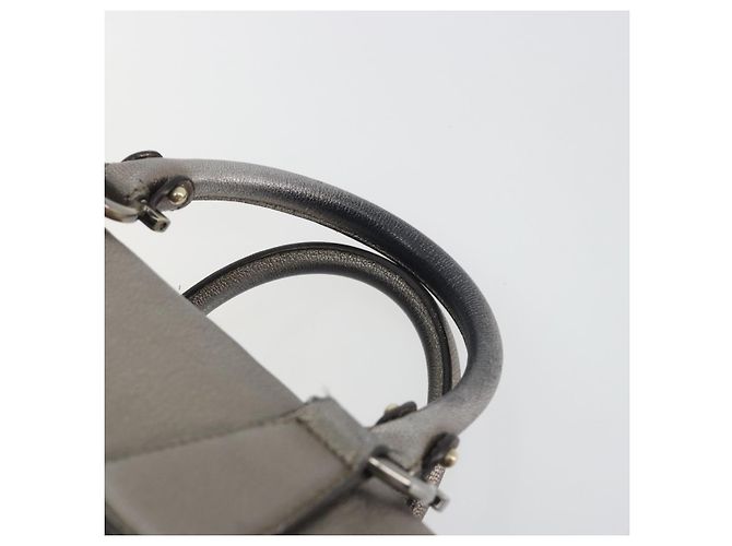 Borsa LOUIS VUITTON Gancini in pelle argento LV Auth ar14110 - vista 9