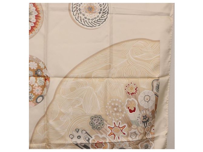 Hermès HERMES Carré 90 Foulard en soie Beige Auth ki6723M - vue 18