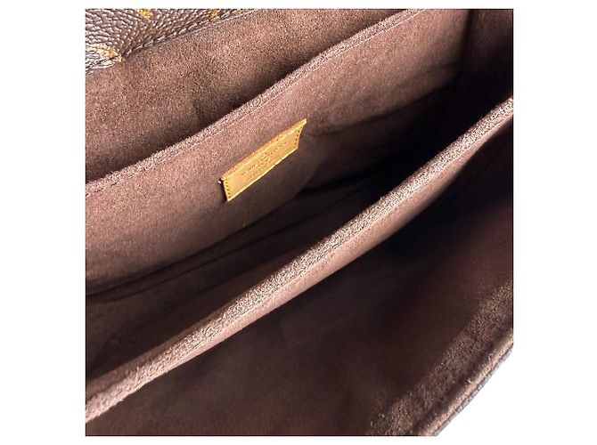 Louis Vuitton Pochette Metis Canvas Flap Crossbody Monogram Marrone - vista 11
