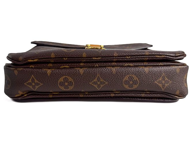 Louis Vuitton Pochette Metis Canvas Flap Crossbody Monogram Marrone - vista 5