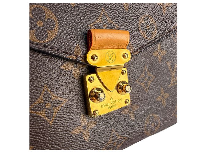 Louis Vuitton Pochette Metis Canvas Flap Crossbody Monogram Marrone - vista 7