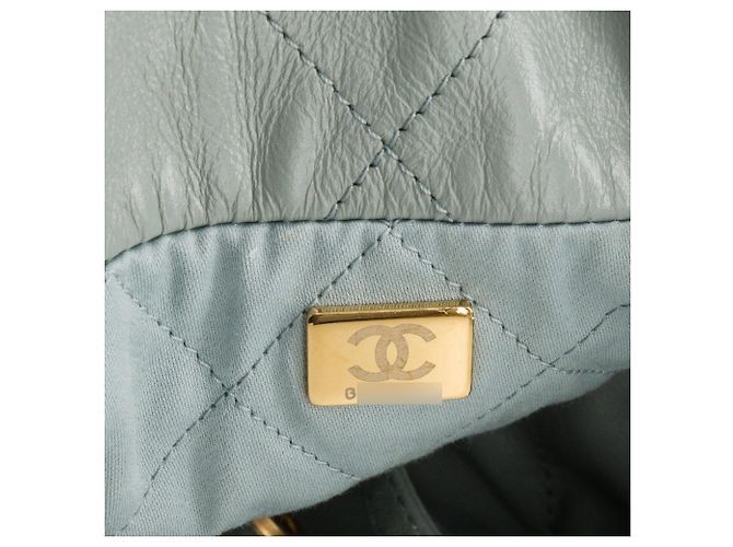 CHANEL - Borsa a tracolla Chanel 22 in pelle stropicciata blu/grigio - vista 13