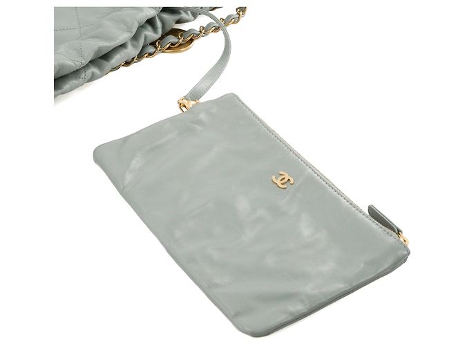 CHANEL - Borsa a tracolla Chanel 22 in pelle stropicciata blu/grigio - vista 5
