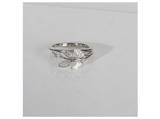 Tiffany & Co. Victoria Vine Ring aus Platin und Diamanten - Ansicht 6