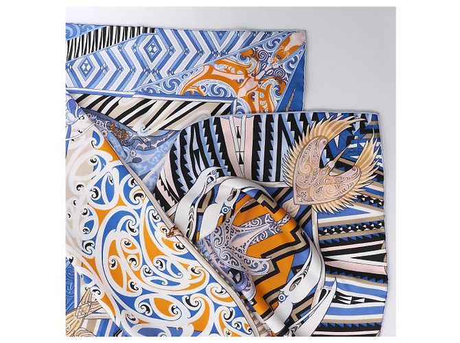 Carré 90 Hermès "Kawaora" in seta blu - vista 2