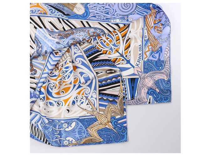Carré 90 Hermès "Kawaora" in seta blu - vista 3