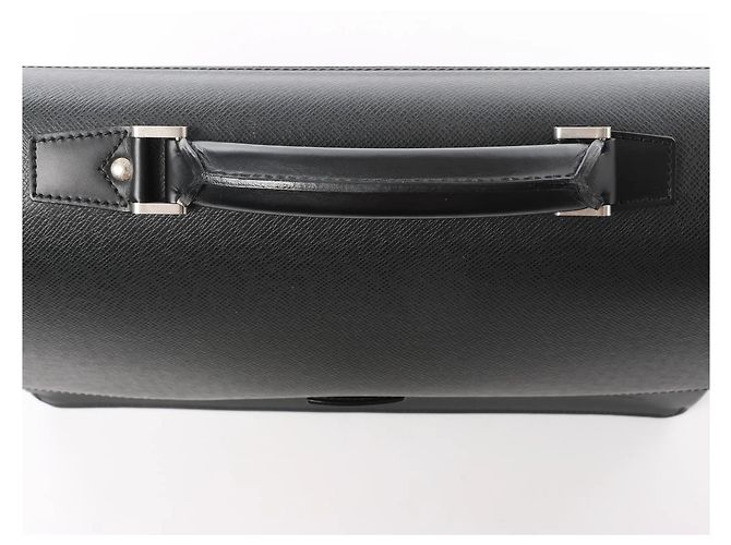 Valigetta Louis Vuitton Robusto in pelle Taige nera Nero - vista 10
