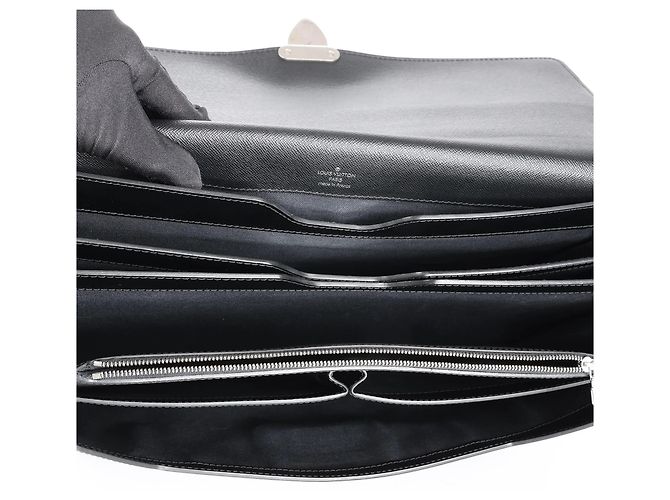 Valigetta Louis Vuitton Robusto in pelle Taige nera Nero - vista 8
