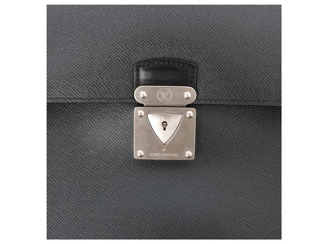 Valigetta Louis Vuitton Robusto in pelle Taige nera Nero - vista 9