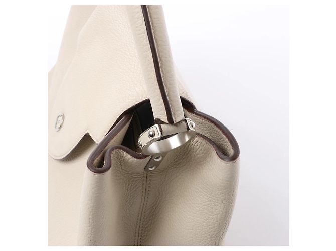 Borsa Louis Vuitton Capucines GM in pelle Taurillon beige - vista 5