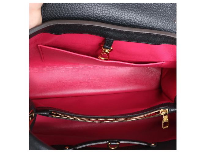 Borsa Louis Vuitton Capucines MM Parnassea in nero M48864 Rosa - vista 11