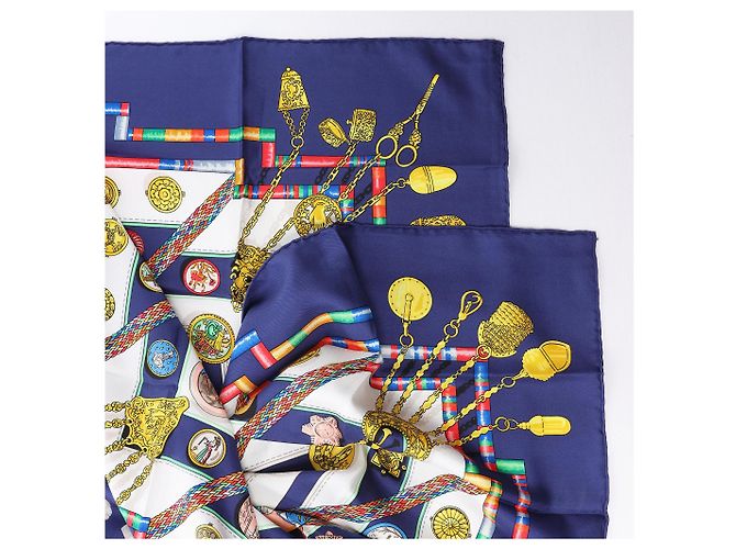 Foulard in seta Hermès Carré 90 "Petite main" blu navy - vista 3