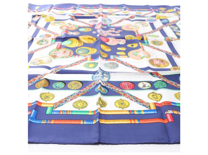 Foulard in seta Hermès Carré 90 "Petite main" blu navy - vista 5