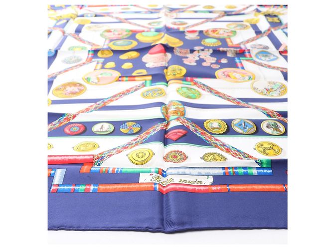 Foulard in seta Hermès Carré 90 "Petite main" blu navy - vista 6