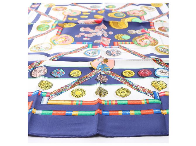 Foulard in seta Hermès Carré 90 "Petite main" blu navy - vista 7