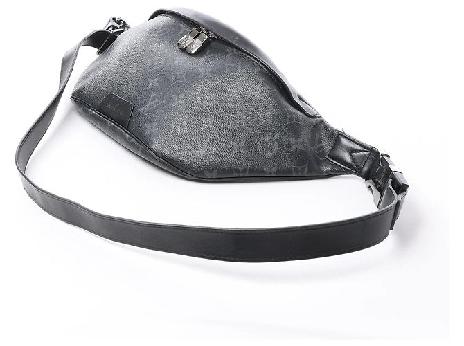 Borsa a tracolla Louis Vuitton Bum Bag PM Discovery Monogram Eclipse Crossbody Bag in Nero M46035 - vista 2