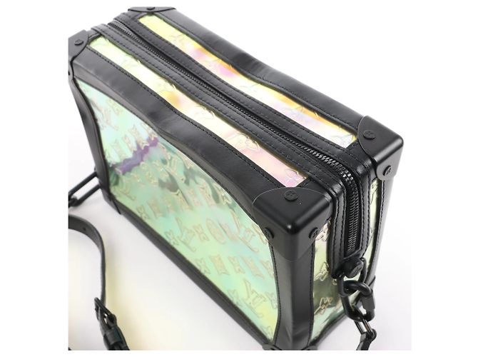 Borsa a tracolla Louis Vuitton Soft Trunk Monogram Prism nera x Olografica M55932 Nero - vista 4