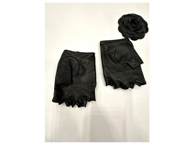 Timeless Chanel fingerlose Handschuhe aus schwarzem Lammleder mit Camellia Größe 6,5 Gebraucht - Ansicht 3