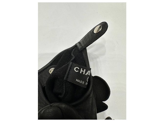 Timeless Chanel fingerlose Handschuhe aus schwarzem Lammleder mit Camellia Größe 6,5 Gebraucht - Ansicht 6